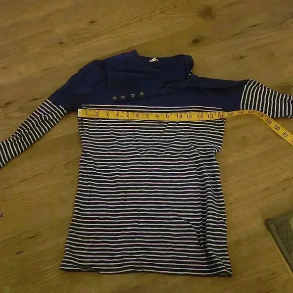 J Crew 3/4 sleeve top - Picture 2 of 5